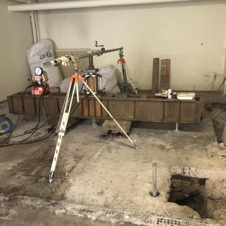 Mannheim Herstellung Mikropfähle im Gebäude - Pfahlprobebelastung