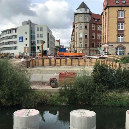 Trägerbohleverbau / Berliner Verbau und Mikropfähle - für Neubau Widerlager Fußgängerbrücke